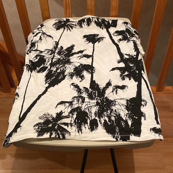 *New* Express short sleeve t-shirt. Color: Black/White. Size: M - Picture 2 of 5